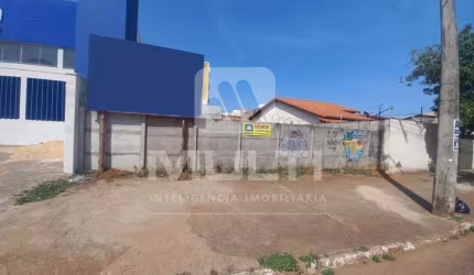 Terreno à venda no Santa Mônica, Uberlândia  por R$ 700.000