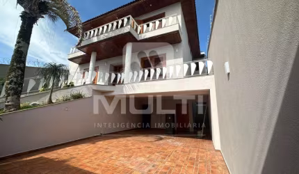 Casa com 5 quartos à venda no Tabajaras, Uberlândia  por R$ 1.800.000