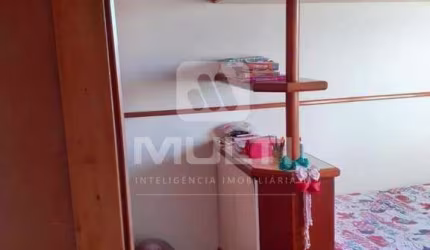 Apartamento com 3 quartos à venda no Osvaldo Rezende, Uberlândia  por R$ 380.000