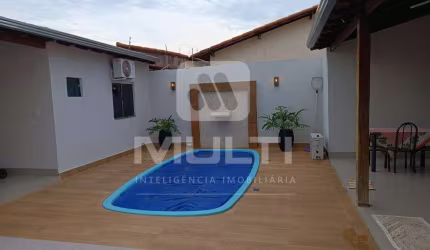 Casa com 2 quartos à venda na Cidade Jardim, Uberlândia  por R$ 590.000