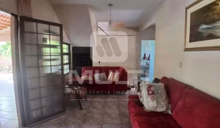 Casa com 3 quartos à venda no Chácaras Tubalina e Quartel, Uberlândia  por R$ 1.500.000