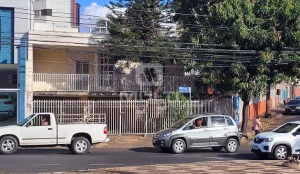 Casa com 4 quartos à venda no Centro, Uberlândia  por R$ 1.500.000