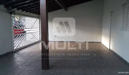 Casa com 3 quartos à venda no Brasil, Uberlândia  por R$ 880.000