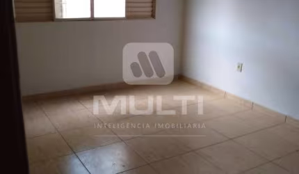 Apartamento com 3 quartos à venda no Copacabana, Uberlândia  por R$ 360.000