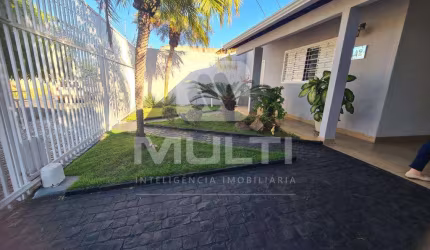Casa com 1 quarto à venda na Cidade Jardim, Uberlândia  por R$ 650.000