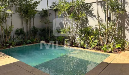 Casa em condomínio fechado com 4 quartos à venda no Alphaville, Uberlândia  por R$ 2.200.000