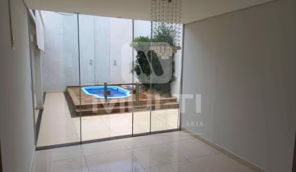 Casa com 3 quartos à venda no Alto Umuarama, Uberlândia  por R$ 900.000