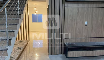 Casa com 3 quartos à venda no Grand Ville, Uberlândia  por R$ 580.000