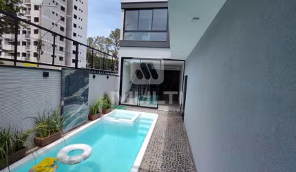Casa em condomínio fechado com 4 quartos à venda no Jardim Holanda, Uberlândia  por R$ 1.100.000