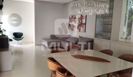 Casa em condomínio fechado com 3 quartos à venda no Aclimação, Uberlândia  por R$ 1.690.000