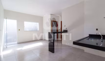 Casa com 2 quartos à venda no Shopping Park, Uberlândia  por R$ 250.000