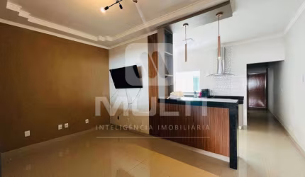 Casa com 2 quartos à venda no Jardim Europa, Uberlândia  por R$ 367.000