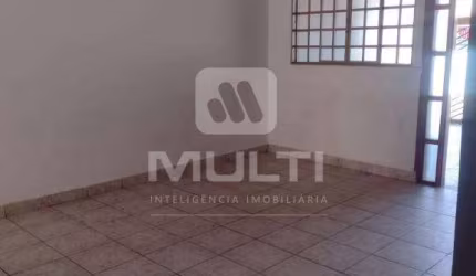 Casa com 3 quartos à venda no Taiaman, Uberlândia  por R$ 300.000