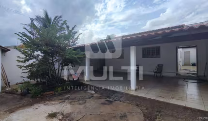 Casa com 3 quartos à venda no Jardim das Palmeiras, Uberlândia  por R$ 520.000
