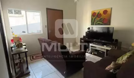Casa com 3 quartos à venda em Granada, Uberlândia  por R$ 420.000