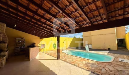 Casa com 2 quartos à venda no Santa Mônica, Uberlândia  por R$ 600.000