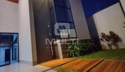 Casa com 3 quartos à venda no Grand Ville, Uberlândia  por R$ 1.430.000