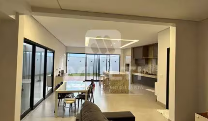 Casa em condomínio fechado com 3 quartos à venda no Alto Umuarama, Uberlândia  por R$ 1.750.000