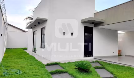 Casa com 3 quartos à venda no Jardim Europa, Uberlândia  por R$ 700.000