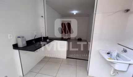 Apartamento com 2 quartos para alugar no Jardim Ipanema I, Uberlândia  por R$ 1.150