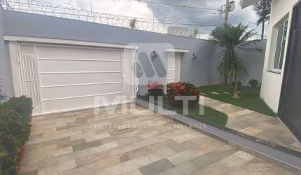 Casa com 4 quartos para alugar no Jardim Karaíba, Uberlândia  por R$ 10.000