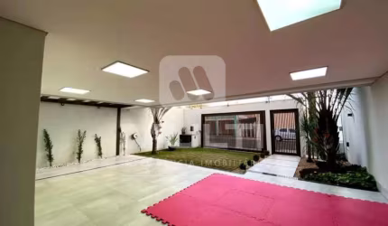 Casa com 3 quartos para alugar na Nossa Senhora Aparecida, Uberlândia  por R$ 13.000