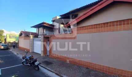 Apartamento com 2 quartos para alugar no Umuarama, Uberlândia  por R$ 1.800