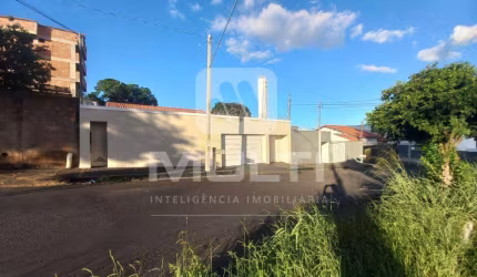 Casa com 3 quartos para alugar no Tibery, Uberlândia  por R$ 4.500