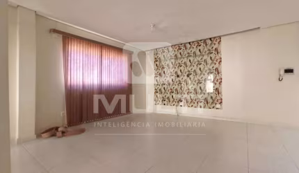 Casa com 3 quartos para alugar no Presidente Roosevelt, Uberlândia  por R$ 3.500