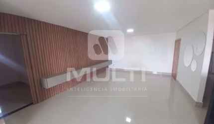 Apartamento com 3 quartos para alugar no Jardim Botânico, Uberlândia  por R$ 4.000