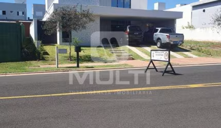 Casa em condomínio fechado com 3 quartos para alugar no Alphaville, Uberlândia  por R$ 13.000
