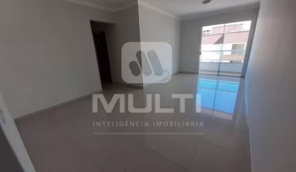 Apartamento com 3 quartos para alugar no Jardim Finotti, Uberlândia  por R$ 2.600