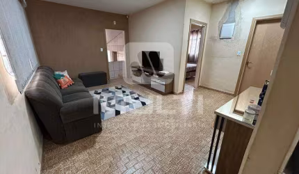 Casa com 3 quartos à venda no Tubalina, Uberlândia  por R$ 480.000