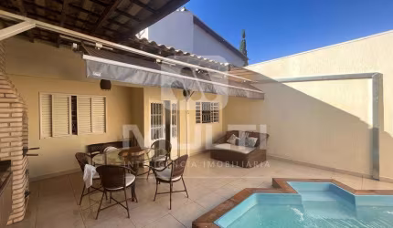 Casa com 3 quartos à venda no Residencial Gramado, Uberlândia  por R$ 660.000