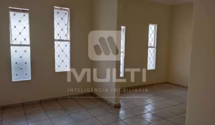 Casa com 3 quartos à venda no Santa Mônica, Uberlândia  por R$ 780.000