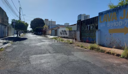 Terreno comercial à venda na Nossa Senhora das Graças, Uberlândia  por R$ 300.000
