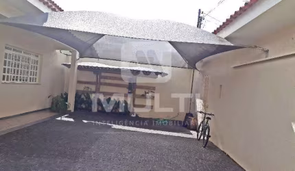 Casa com 3 quartos à venda no Presidente Roosevelt, Uberlândia  por R$ 900.000