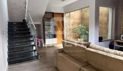 Casa com 3 quartos à venda no Jardim Botânico, Uberlândia  por R$ 1.200.000