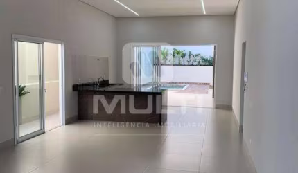 Casa com 3 quartos à venda na Cidade Jardim, Uberlândia  por R$ 1.390.000