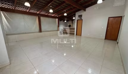 Casa com 4 quartos à venda no Jardim Patrícia, Uberlândia  por R$ 850.000