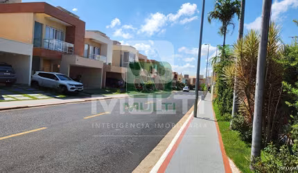 Casa em condomínio fechado com 3 quartos à venda no Granja Marileusa, Uberlândia  por R$ 1.276.000