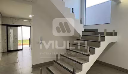 Casa com 3 quartos à venda no Santa Mônica, Uberlândia  por R$ 750.000