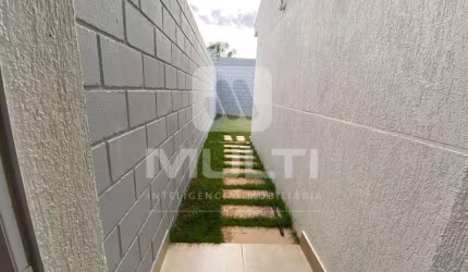 Casa em condomínio fechado com 3 quartos à venda em Laranjeiras, Uberlândia  por R$ 950.000