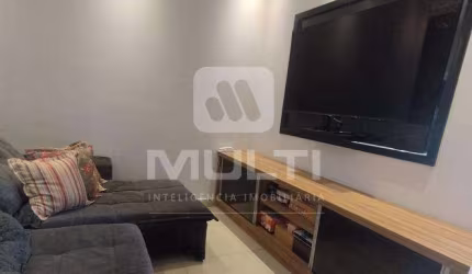 Casa com 3 quartos à venda no Santa Rosa, Uberlândia  por R$ 800.000