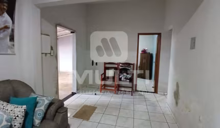 Casa com 3 quartos à venda em Granada, Uberlândia  por R$ 450.000