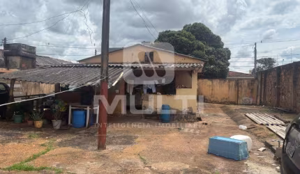 Casa com 2 quartos à venda em Saraiva, Uberlândia  por R$ 545.000