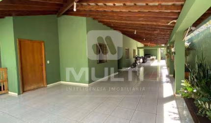 Casa com 2 quartos à venda no Jardim Califórnia, Uberlândia  por R$ 450.000