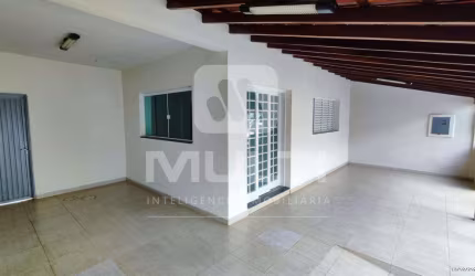 Casa com 3 quartos à venda no Martins, Uberlândia  por R$ 550.000