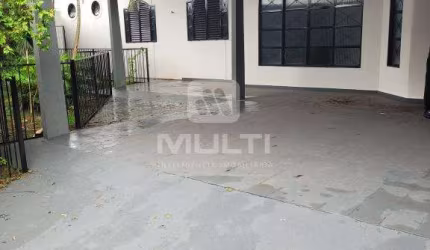 Casa com 4 quartos à venda no Presidente Roosevelt, Uberlândia  por R$ 750.000