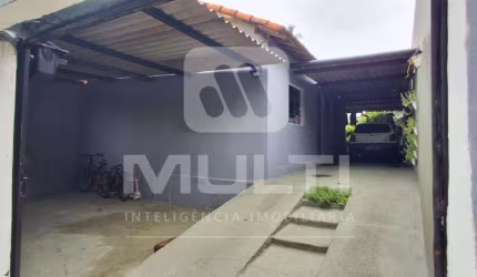 Casa com 5 quartos à venda no Luizote de Freitas, Uberlândia  por R$ 270.000